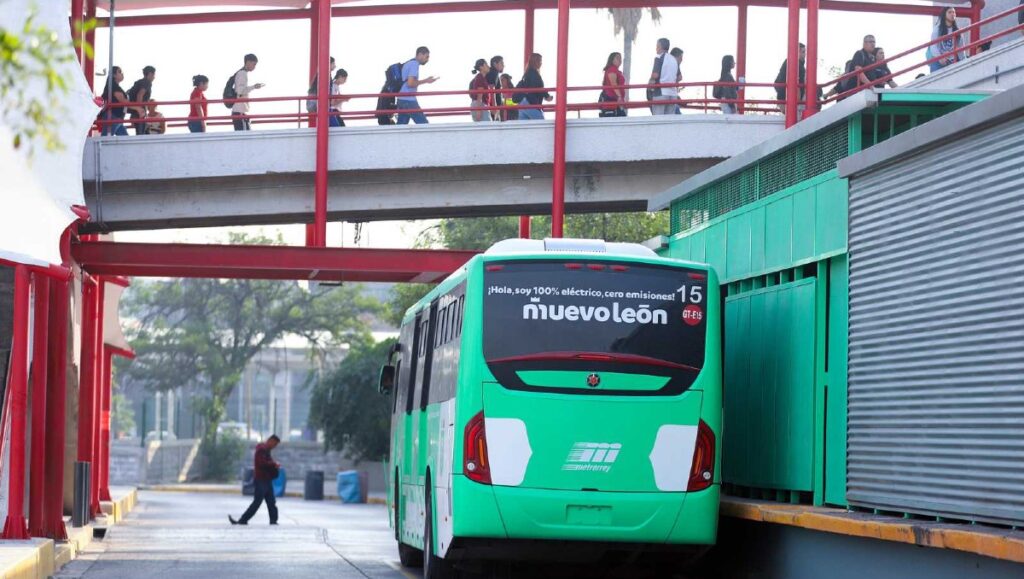 Analizan subir tarifas de transporte público en Monterrey, Nuevo León