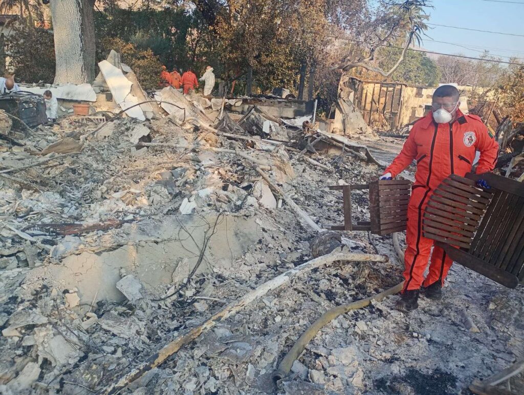 Bomberos de La Laguna están haciendo historia en California